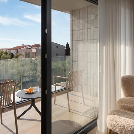 Brand New B63, Heated Pool And Wellness Villa