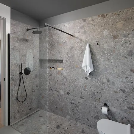 Brand New B63, Heated Pool And Wellness * 波雷奇