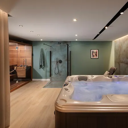 Brand New B63, Heated Pool And Wellness * 波雷奇